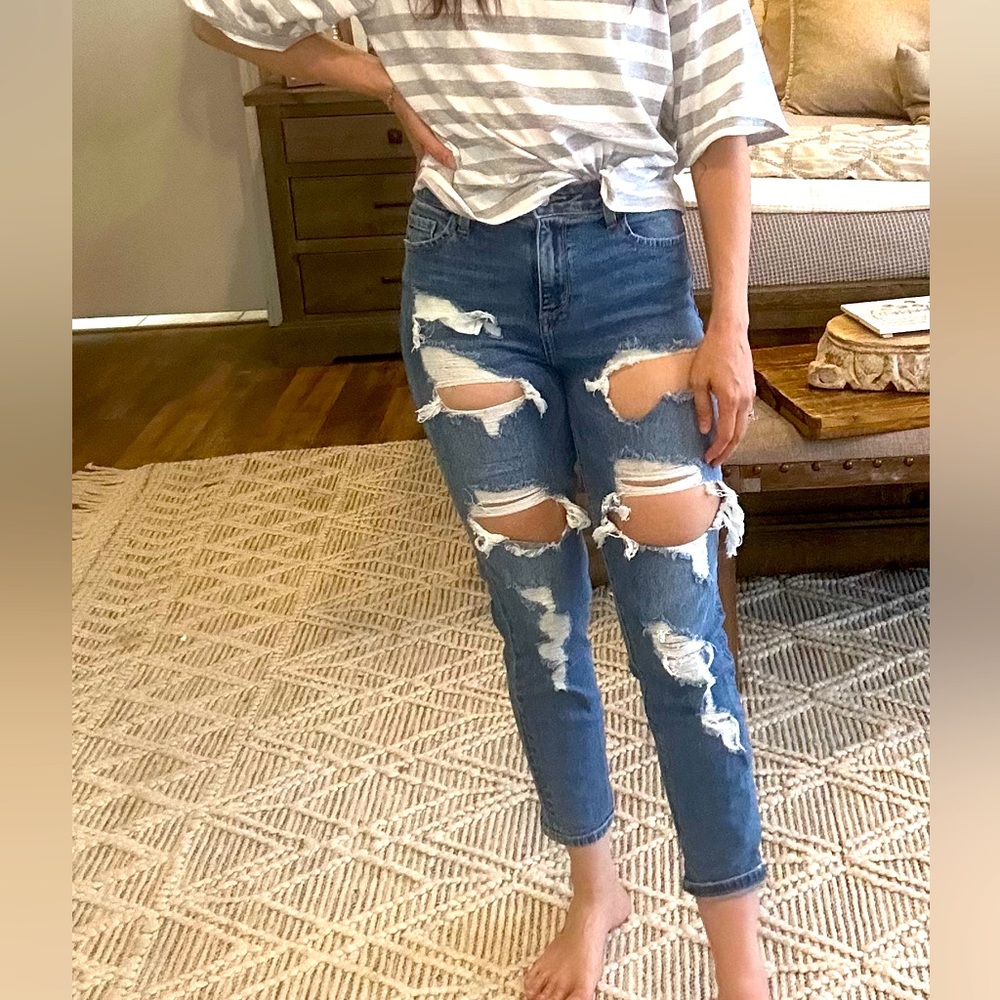 Cello cropped ankle size 3 distressed